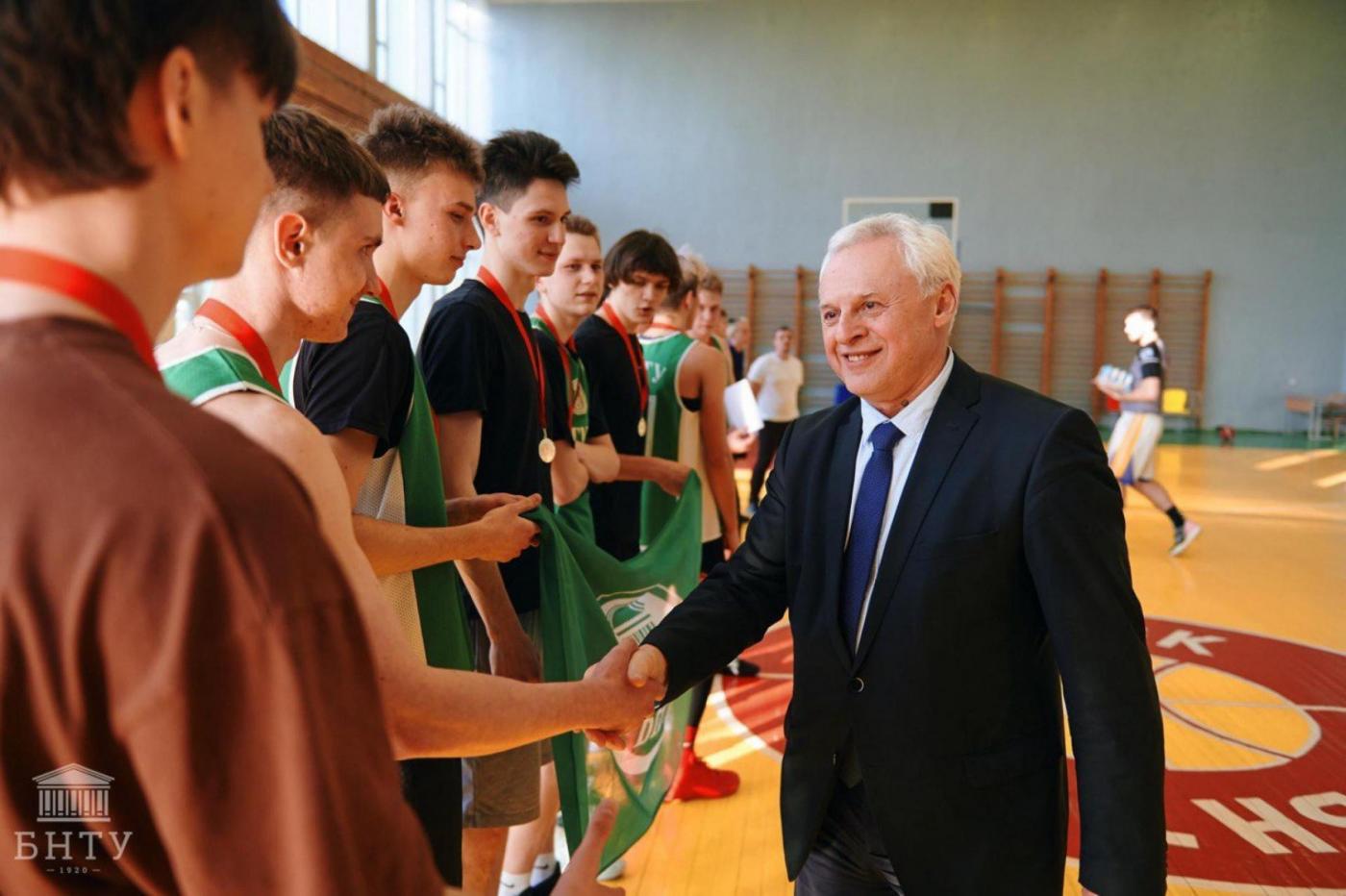 «Золотые» спортивные команды ФТУГ